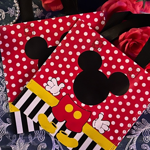 5 pounds of Amazon returns you pick the category. I filled the box. - Picture 7 of 13